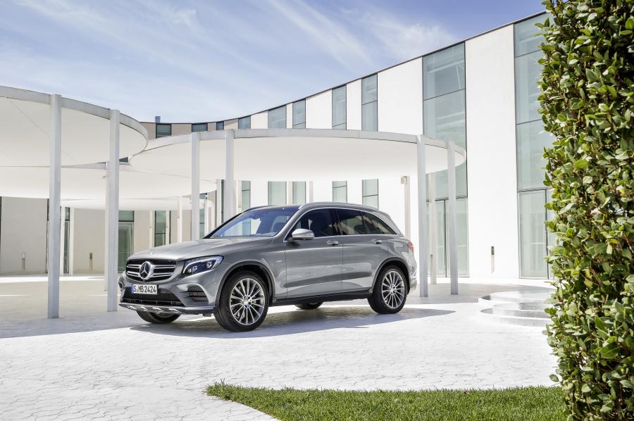  Mercedes-Benz GLC350 e 4Matic 2015 года  (фото 13 из 30)